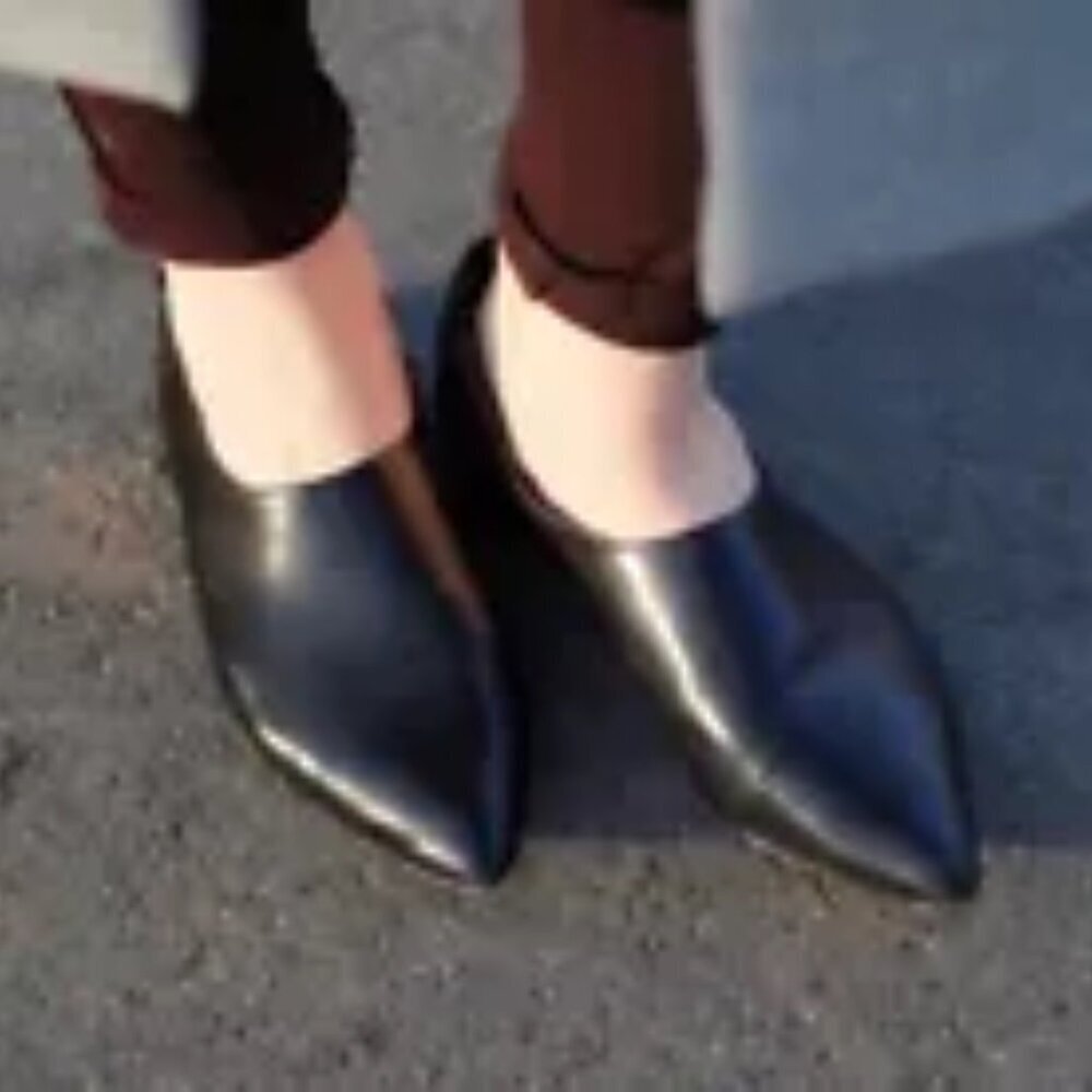 Vince Noel Black Leather Pointed Cap Toe Flats 8.5M Minimalist - Picture 3 of 15